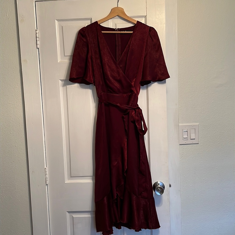 Lulus burgundy satin wrap midi dress